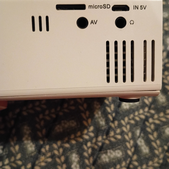 White LED Projector - Picture 5 of 8